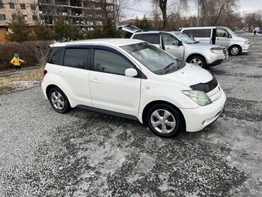 Toyota: Toyota ist: 2002 г., 1.5 л, Автомат, Бензин, Хэтчбэк