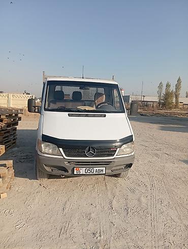 mtz 80: Грузовой бортовой автомобиль Mercedes-Benz (кабина с одним рядом — 2
