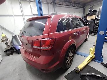 Auto delovi, gume i tjuning: Fiat Freemont kompletan auto u delovima crveni. Fiat Freemont — 10