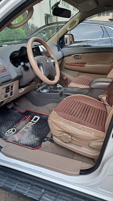 Toyota: Toyota Fortuner: 2.7 l | 2013 il Ofrouder/SUV — 7