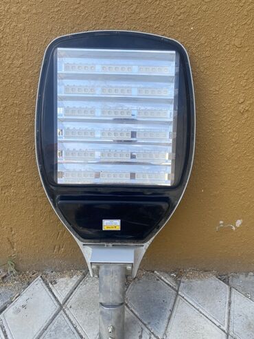 Pərdə və jalüzlər: Küçə işıqlandırması üçün nəzərdə tutulmuş bu LED lampa, müasir dizaynı