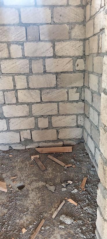 Kommersiya daşınmaz əmlakının satışı: Satılır: həyətyanı torpaq sahəsi və daşdan tikili - Sahə:Agdaş rayonu — 10