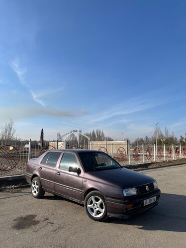 продаю муравейник: Volkswagen Vento: 1992 г., 1.8 л, Механика, Бензин, Седан