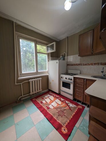 Офисы: 2 комнаты, 44 м², 104 серия, 2 этаж, Старый ремонт