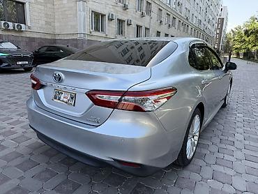 rr: Toyota Camry: 2018 г., 2.5 л, Вариатор, Гибрид, Седан — 6