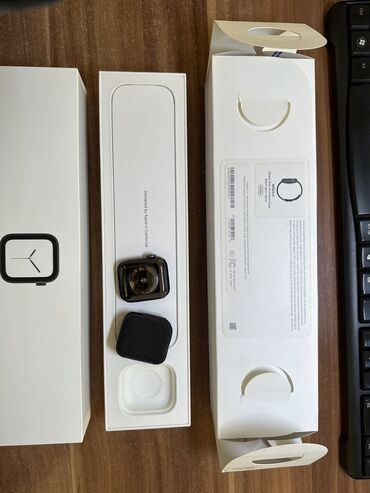 apple watch 3 серии: Коробка, зарядка все есть
Продаю 
Серия - 4/40
Состояние отличное