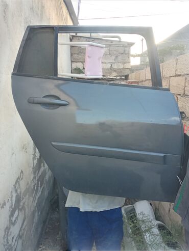 Yan və salon güzgüləri: Qapi
