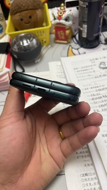 512: Motorola Moto Razr 60 Ultra — складной смартфон с топовой — 3