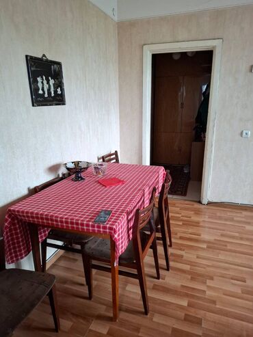 Köhnə tikili: 📍 Ünvan: İzmir prospekti 43 🏢 Köhne tikili bina (Xuruşovka — 16