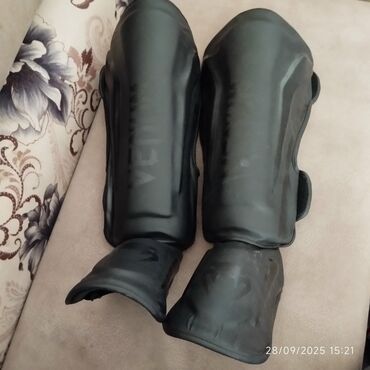 İdman dəstləri: Venum dəst. Təzə kimidi az işlənib səliqəli işlənib. Əlcək-30m, Fut 40 — 15