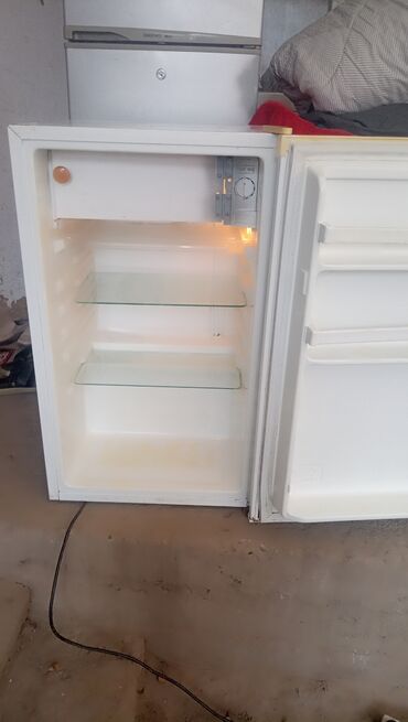 холод бу: Холодильник сатылат жакшы иштейт баасы 4500с