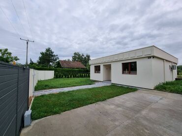 Kuće na prodaju: 100 kv. m, 3 sobe — 9