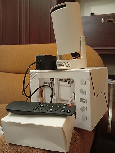 tv kronsteyn: Smart mini proyektor – uzaqdan idarəetmə pultu və adapter ilə - — 2