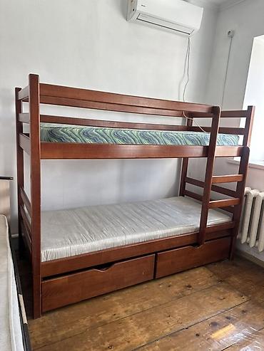 bunk bed: Двухъярусная кровать из дерева с выдвижными ящиками. В отличном — 3