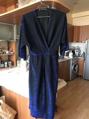 zhenskie shapki iz chernoburki: Вечернее платье, M (EU 38)