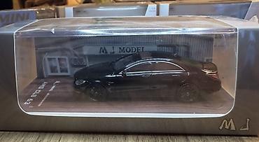 mercedes 140: MJ Model 1:64 miqyaslı Mercedes-Benz CLS 63 AMG die-cast model — 1