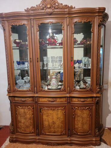 вешалки для одежды напольные оригинальные: Стеклянная витрина-шкаф