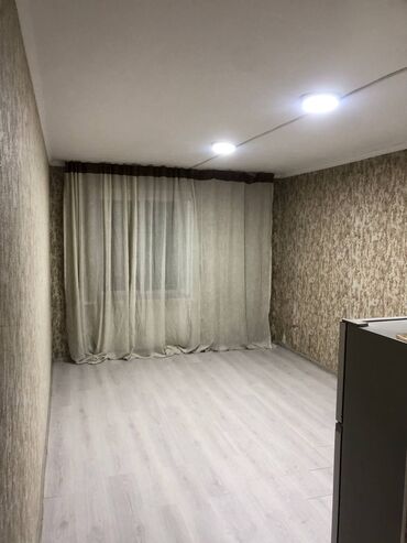 срочно продаётся 1 комнатная квартира в районе ошского рынка по улице кенсуйская: 1 комната, 18 м², Общежитие и гостиничного типа, 5 этаж, Косметический ремонт