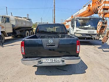 Nissan: Nissan Navara (D40) pikap - Gövdə: 4 qapılı Double Cab, qara rəng - — 5