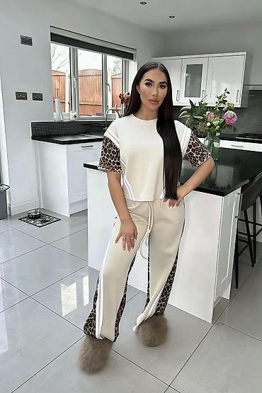 Kompleti: Komplet
Cena 3600
Uni vel.
V30 — 6