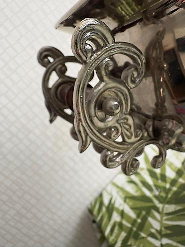 Qədim samovarlar: Klassik rus samovarı – dekorativ naxışlı metal gövdə və möhkəm ayaqlıq — 4