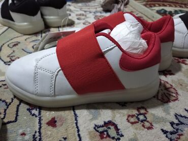 красные детские туфли: Детская обувь из кореи Красный 30 Зелёный 27 Черный 28.5,25.5, 24