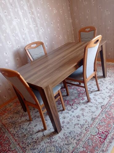 Soyuducu vitrinləri: Qonaq otağı üçün, İşlənmiş, Kvadrat masa, 6 stul