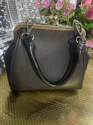 чехлы кожа: Мини сумка фермуар для милых дам. Цвет черный+ бронза Кожа . Новая