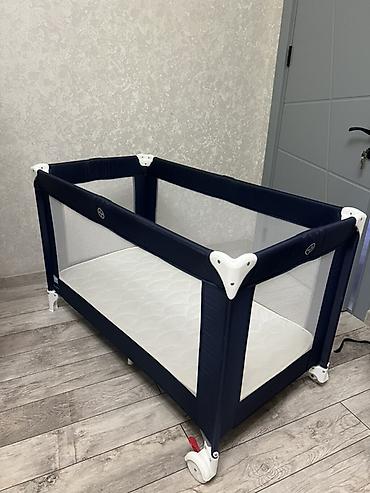 manej carpayi: ZY Baby qatlanan körpə çarpayısı/mani - Rəng: tünd göy (ağ plastik — 1