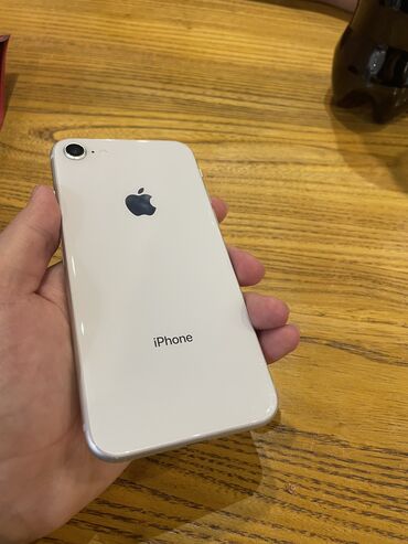 Apple iPhone: IPhone 8, Б/у, 64 ГБ, Белый, Кабель, 88 %