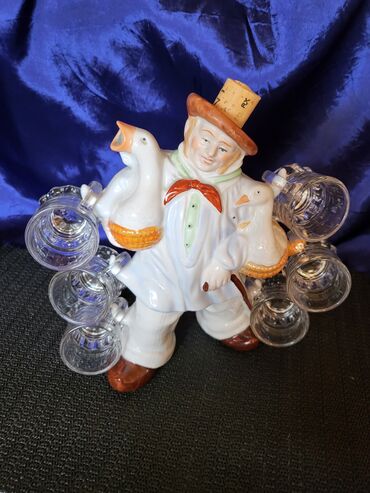 Čaše: Flasa nova za pice 1951 do 1974god. Lippelsdorf porcelan Istocna — 2