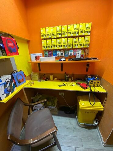 Mağazalar: İçəri şəhər metrosuna yaxın Torqovuya yaxın əşyali təmirli 1 otağlı — 5