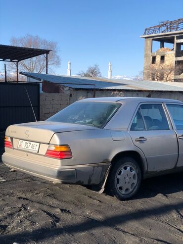 Mercedes-Benz: Mercedes-Benz E-Class: 1993 г., 2.3 л, Механика, Бензин, Седан