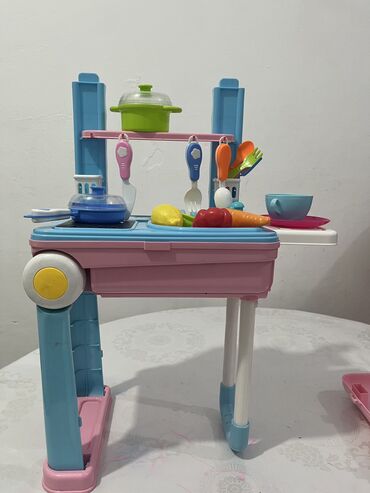 Игрушки: Продаю игрушечные гарнитуры! Б/у состояние хорошее! Кухонный — 8