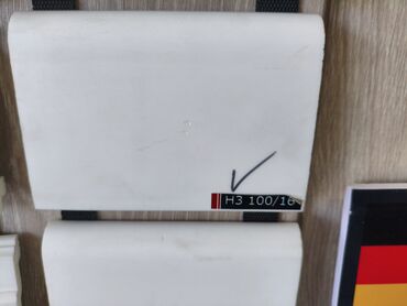 доски стеклянная маркерная с дополнительными планками: Белый плинтус модели Н3 100/18, предназначенный для аккуратного