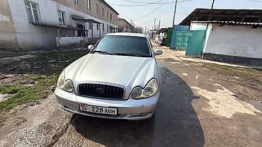 Другие автомобили: Седан серебристого цвета. Основные особенности: - Кузов: 4-дверный — 4