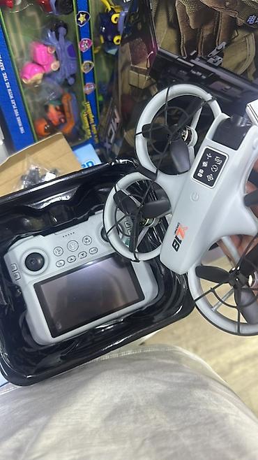 дрон сьемка: Дрон H8 / Folding Drone — компактный квадрокоптер с двумя HD‑камерами — 1