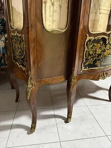 jysk polic: Stilska vitrina – Dobro stanje 🌟 Dimenzije: Širina: 128 cm 📏 — 5