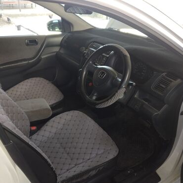 Другие автомобили: Белый 5‑дверный хэтчбек. Основные особенности по фото: - Кузов — 8