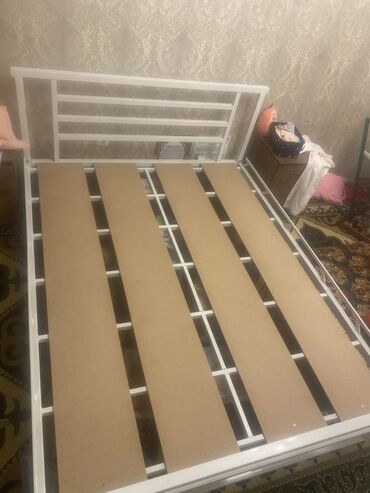 двуспальная кровать с подъемным механизмом: Двуспальная кровать + две Односпальной кровати с матрасами Чистые в