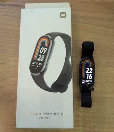 mi наушник: Фитнес-трекер Xiaomi Smart Band 8 в черном цвете с AMOLED-дисплеем