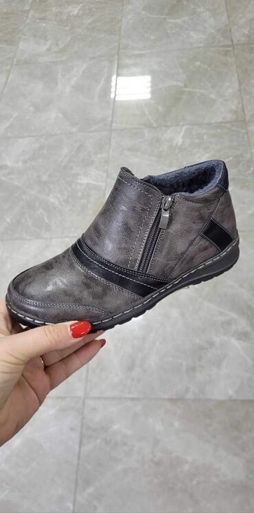 gležnjače 40: Ankle boots, 42