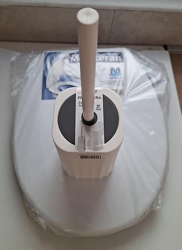 cev za wc solju: Beli komplet za WC: daska i četka. Daska je izuzetno lepog i — 3