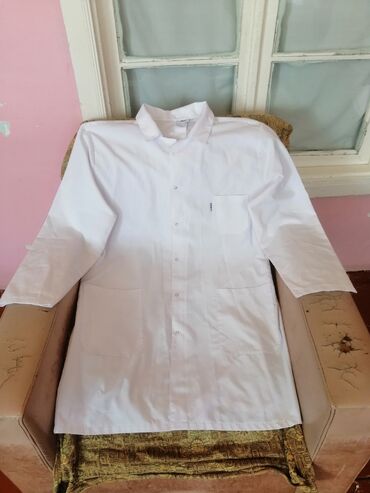 Tibbi geyim: Salam aleykum Ağ rəngde az geyinilmiş tibbi xalatlar ve başqa tibbi — 1