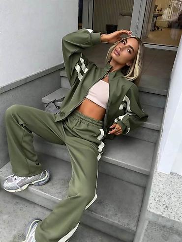 270 react: 08. Komplet trenerka koja ce vas oduševiti💫 Vel: S M L XL Cena : 3.800 — 10