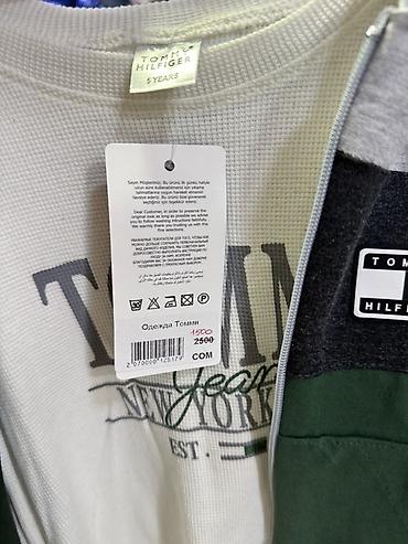 jeans: Детский комплект Tommy Hilfiger, 5 years Состав: - Свитшот с принтом — 2