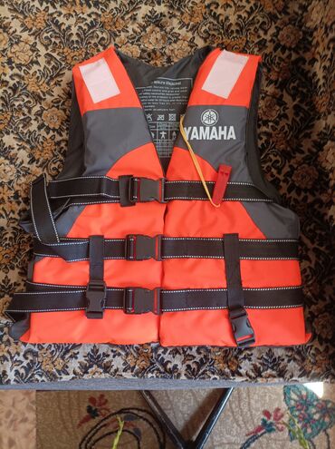 продаю старые вещи: Спасательные жилеты Yamaha