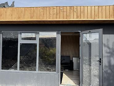Модульное помещение с панорамным остеклением и санузлом -