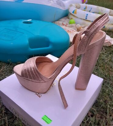 zara pink haljina: Sandals, 38