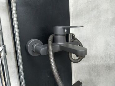 куплю чугунную ванну бу: Mat qrafit rəngdə divara montaj vanna/duş qarışdırıcısı - Tək qollu